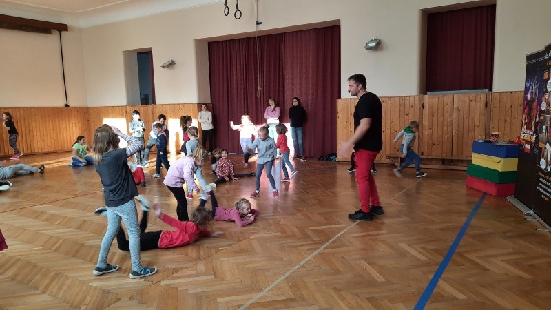 Dancing Crackers, sokolovna 14.11.