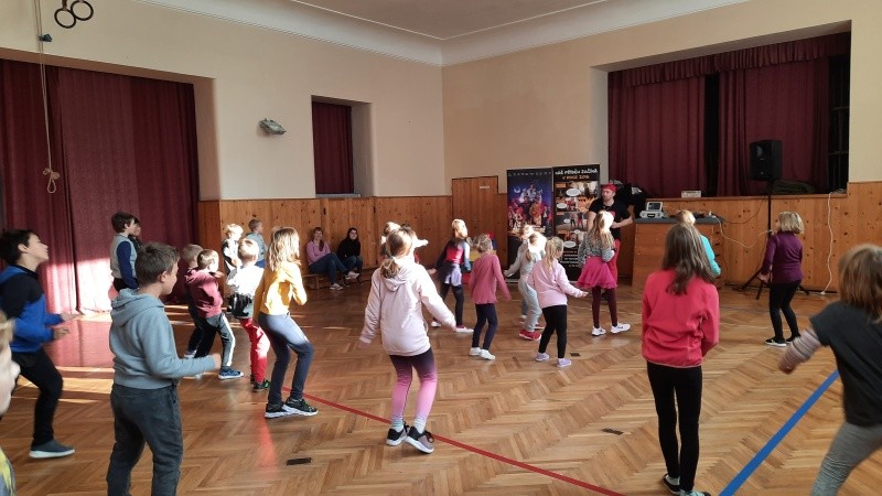 Dancing Crackers, sokolovna 14.11.