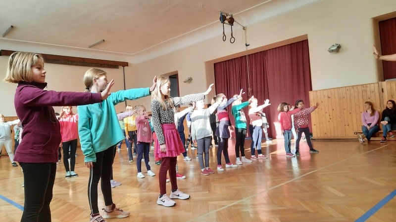 Dancing Crackers, sokolovna 14.11.