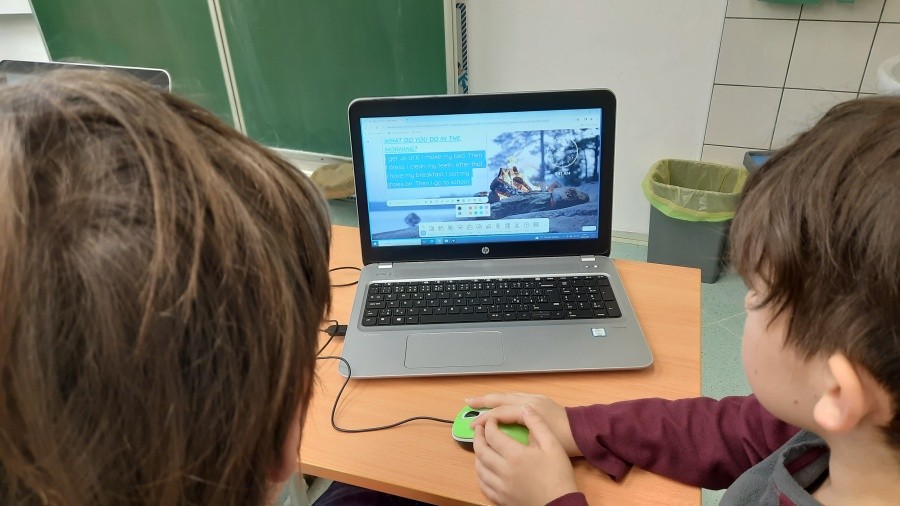 Digitální technologie v ČJ a AJ