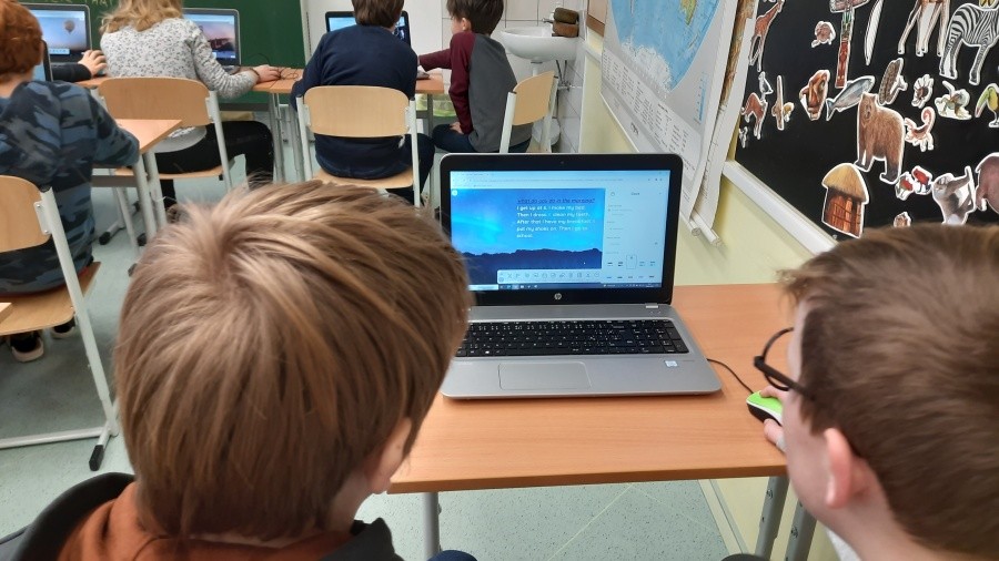 Digitální technologie v ČJ a AJ