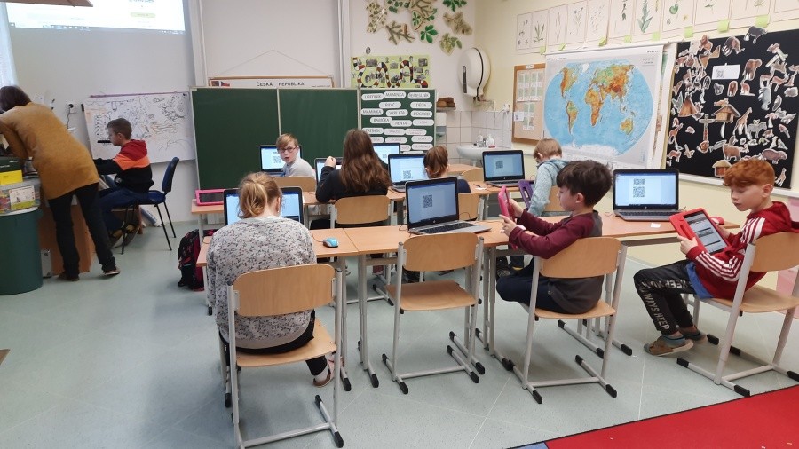 Digitální technologie v ČJ a AJ
