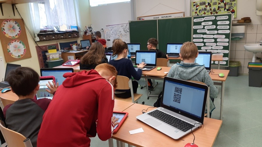 Digitální technologie v ČJ a AJ